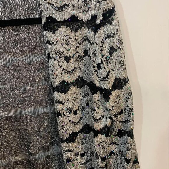 𝅺WOMAN’S formal cardigan. Black and silver. Size medium. Excellent condition. - Picture 2 of 8